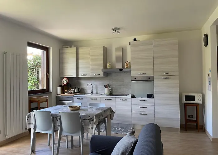 דירה La Casa Del Conte - Feriolo Di Con Giardino Privato באוונו